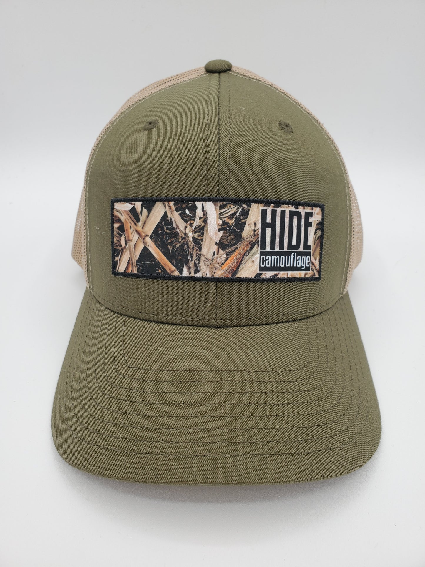 "Hide Camo Cornstalk" Design Trucker Hat (Khaki Mesh/ Moss Green Fabric)